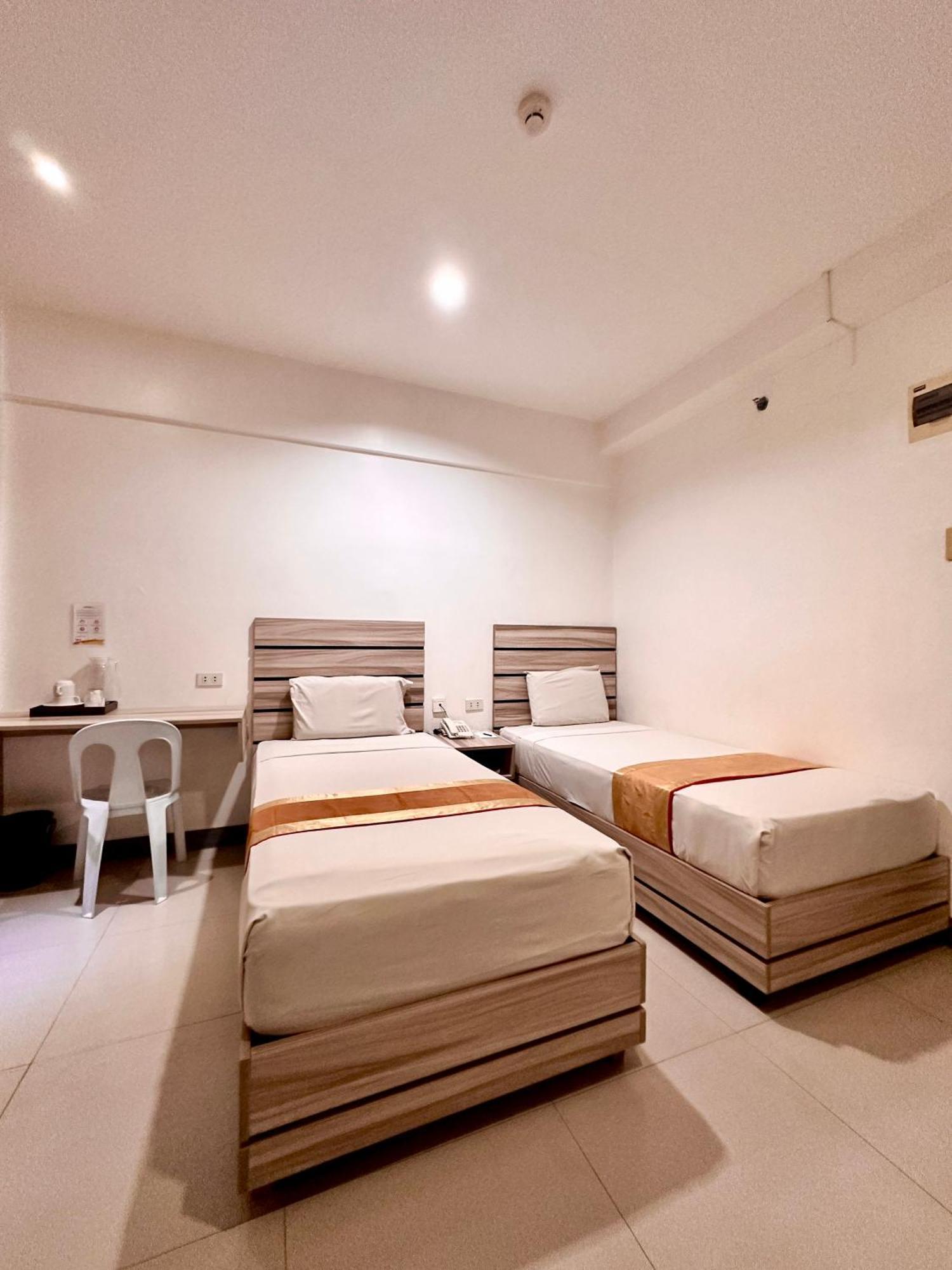 Travelbee Fuente Inn Cebu Bagian luar foto